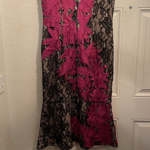 JS Collection Embroidered Lace Midi Dress in Black and Pink - Picture 10 of 12